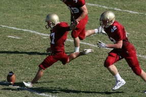 国际艾滋病日“红丝带公益跑” 多城同步举办 全程数据捐步数